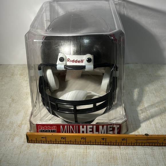 Vintage - "Riddell" NFL Tampa Bay Buccaneers Mini Football Helmut - NIB - Picture 6 of 7